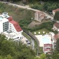 Ovo je Lukovska banja - najviša banja u Srbiji Smeštena na 680m nadmorske visine, ima 3 hotela: Godišnje ima 80.000…