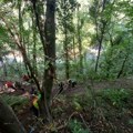BEZBEDNO EVAKUISAN MUŠKARAC ZAGLAVLJEN U KLISURI REKE GRADAC