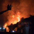 U industrijskoj zoni u Novom Pazaru vatra guta sve pred sobom