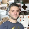 Od podruma do fabrike! Stefan iz Lapova je vezao rolne od 200 kg za uličnu banderu, a sada njegove proizvode traže širom…
