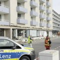 Užas u Nemačkoj: Obrušila se nadstrešnica od 40 metara na šetalištu (video)