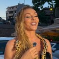 Anabela sa zmijom oko vrata došla na koncert Devedesetih, pa priznala zašto Vesna i Đole Đogani ne nastupaju