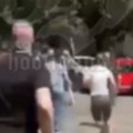 Haos u Zemunu: Pogledajte tuču Delija i Grobara, huligani naoružani motkama se jurili po ulici
