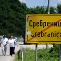 "Ne može suza crne marame biti manje vredna od suze bele marame" U Srebrenici odata počast svim žrtvama rata, Srbi došli…