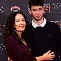 Sina dobila sa monahom, a nosi njeno prezime Žigon: Glumica se udala za 11 godina mlađeg pa se tajno razvela