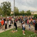 (VIDEO) Protest u Bačkoj Palanci: „Razgrnuti beskrajnu žabokrečinu ćutanja“