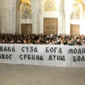 Beograd pali sveće za Srbe, ubijene na Kosovu i Metohiji: Hiljade građana pred Hramom Svetog Save odaje počast