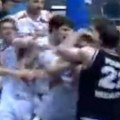 Bruka srpske košarke koja će se pamtiti zauvek! Brutalna tuča igrača Partizana i Hemofarma - najveća makljaža na ovim…