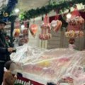 (Paparaco) naš poznati glumac uhvaćen sa sinom u Beogradu Kupuje mu slatkiše u Knez Mihajlovoj - prizor oduševio prolaznike