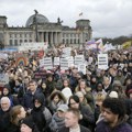 Protest protiv akcija desničara: Oko 150.000 ljudi na ulicama Berlina