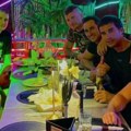Nije zaboravio Dejana milojevića! Nikola Jokić nazdravljao rakijom u srpskom noćnom klubu, a jedan detalj je poseban (video)