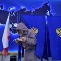 (VIDEO) Haos na nekim izbornim mestima u Rusiji, ljudi bacaju Molotovljeve koktele