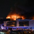 Opada intenzitet plamena u koncertnoj hali u Moskvi