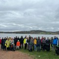 Aktivisti po hladnom vremenu čistili Gružansko jezero