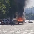 Gori automobil na Novom Beogradu: Plamen i dim kuljaju na sve strane (video)