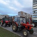 Protest poljoprivrednika u zgradi opštine Rača