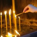 Sutra su Letnje Zadušnice: Srbi na vrelini nose punu trpezu na groblje – tanjir za pokojnika, pa za goste!