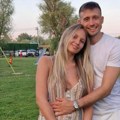 Drži je za stomak, sreća isijava iz njih! Aleksa Avramović podelio predivnu objavu - ceo svet na jednoj slici