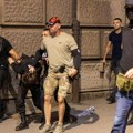 Neredi u Srbiji: Demolirane prostorije SNS, policija pretukla momka u Valjevu