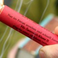Dečaku (8) iz Prijepolja amputirana dva prsta šake Petarda mu eksplodirala u ruci, a nije bila njegova! Evo kako se sve…
