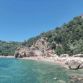 Fotografisala se na steni, pa je povuklo uzburkano more: Potraga za Srpkinjom koja se utopila u Luštici i dalje traje
