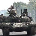 „Tenkovi bi mogli da ostanu na beogradskim ulicama posle vojne parade“: Čuvena svetska agencija o sve većoj represiji vlasti…