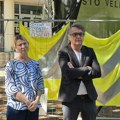 Student Bogdan, koji štrajkuje glađu već 6 dana, u lancima doveden na sahranu oca, majka očajna: „Doveli ga kao pravog…
