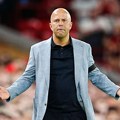 Liverpul tone, a on zadovoljan: Arne Slot dao neverovatnu izjavu... Navijači će pobesneti!