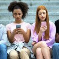 Udar po džepu: Paprena kazna za TikTok i Facebook, deca i dalje krše zabranu