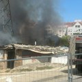 Veliki požar na Novom Beogradu: Vatra guta barake, pet vatrogasnih vozila na licu mesta