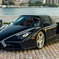 Ovaj crni Ferrari Enzo bi na aukciji mogao da bude prodat za 9 do 11 miliona dolara