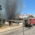Požar u Zemunu: Vatrogasci sprečili širenje vatre u naselju 13. maj