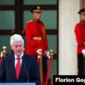Bivši američki predsjednik Clinton posjetio Albaniju i pozvao na rješenje krize na sjeveru Kosova