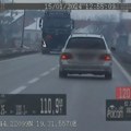 Divljao u automobilu sa detetom: Presretači snimili vozača "mercedesa" na putu Šabac-Loznica: Evo koje prekršaje je…