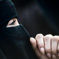 Nova pravila za muslimane: Švajcarska uskoro zabranjuje nošenje burki