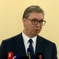 Vučić: Studenti da se ne tuku oko novca za moje rušenje