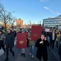 U Novom Sadu protest ispred BIA, u Beogradu blokirana Ruzveltova ulica, okupljanje i u Kragujevcu (foto)