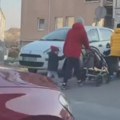 (Video): Snimak iz beogradskog naselja je da te prođe jeza: Ovako majke ovde šetaju decu i bebe u kolicima