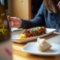 Ugostiteljske usluge u aprilu skuplje za 10,9 odsto nego pre godinu dana