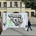Otvaranje instalacije if walls could tell umetnika Miše Kubala na Trgu „Nadežda Petrović” u Čačku