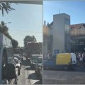 Полиција склонила грађане који блокирају улицу, а онда су возачи урадили генијалну ствар због које им аплаудира цела улица
