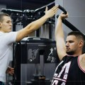 Kako postići zategnuto telo i vidljive rezultate: Saveti trenera za efikasne vežbe, motivaciju i zdrav pristup mršavljenju…