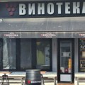 Jeziva slika elitnog beogradskog lokala na koji je bačen molotovljev koktel: Prve slike sa lica mesta