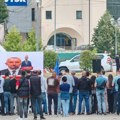 Lažni Kurtijev gradonačelnik u Kosovskoj Mitrovici skupio jedva par desetina simpatizera na predizbornom skupu (foto)