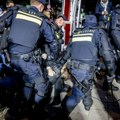 Demontranti demolirali hag u neredima oštećen holandski parlament, šteta je velika, sledi još hapšenja