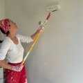 "Stajali su pored mene da vide kako žena može da kreči" Danica je jedina molerka u opštini Raška (foto)