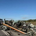 Od automobila ostala samo olupina: Prve slike sa mesta teške nesreće kod Bresnice: Srča po putu, saobraćaj zaustavljen…