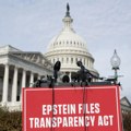 Ministarstvo pravde SAD: Deo dokumenata o Epstinu sadrži lažne tvrdnje o Trampu