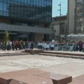 Počeo protest "Ne lomite nam bagrenje" u Nišu: 17 minuta tišine na Trgu kralja Milana