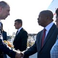 Predsednik Angole stigao u posetu Srbiji, ministar Đurić ga dočekao na aerodromu